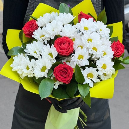 Букет с розами и хризантемами "Волшебство" - заказ с достакой с доставкой в по Куровскому