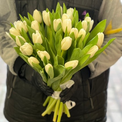 Букеты белых тюльпанов на 8 марта - купить с доставкой в по Куровскому